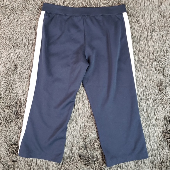 NIKE Capri Athletic Pants - Picture 5 of 5